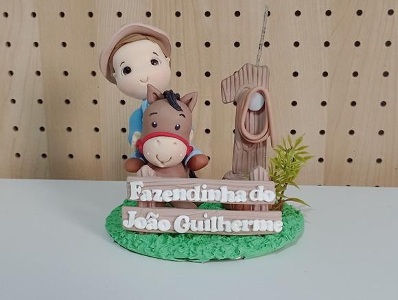 Topo de Bolo de Biscuit Menino Montado no Cavalo