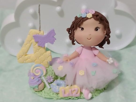 Topo de Bolo Doces e Borboletas com Boneca de Biscuit