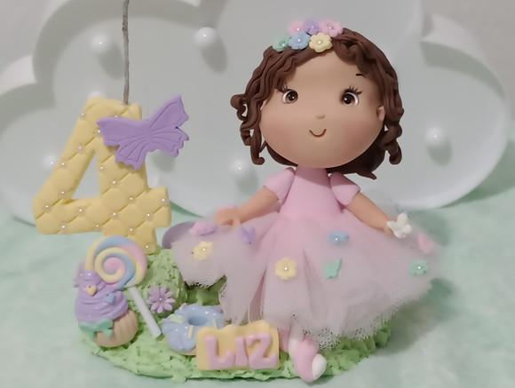 Topo de Bolo Doces e Borboletas com Boneca de Biscuit
