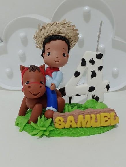 Topo de Bolo Fazendinha Menino Montado no Cavalo