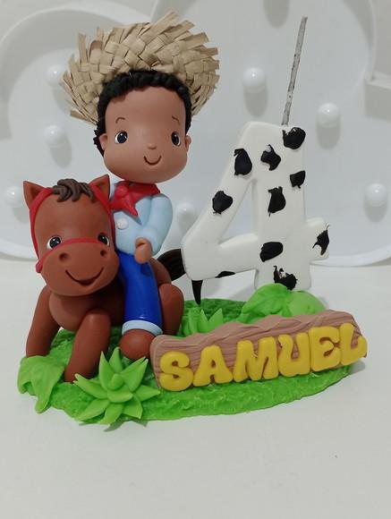 Topo de Bolo Fazendinha Menino Montado no Cavalo