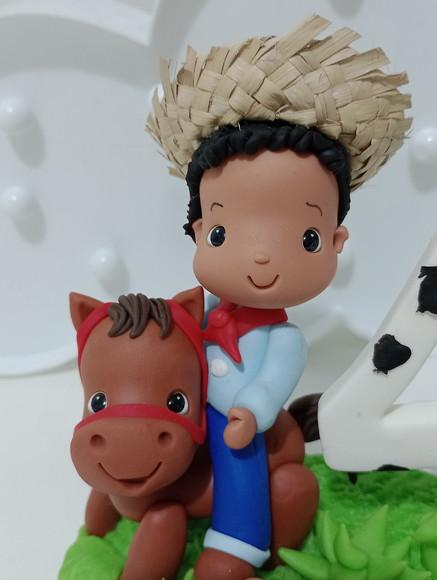 Topo de Bolo Fazendinha Menino Montado no Cavalo