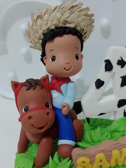 Topo de Bolo Fazendinha Menino Montado no Cavalo