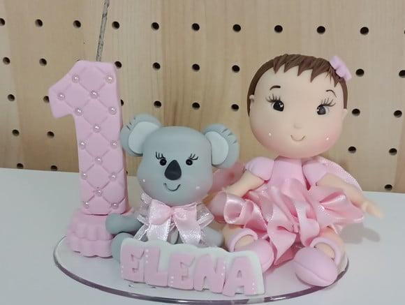 Topo de Bolo Menina com Coala de Biscuit