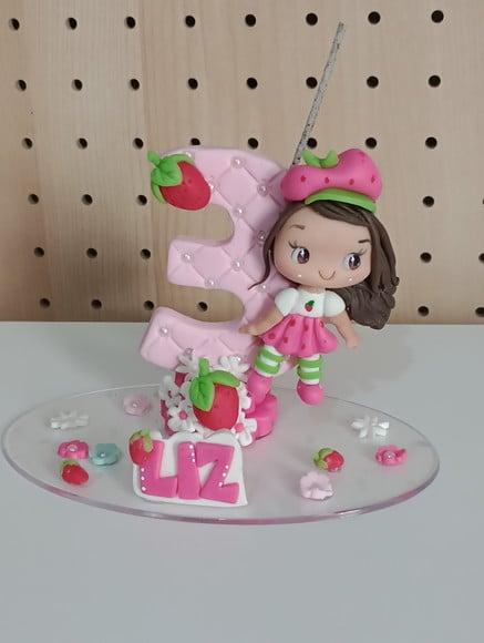 Topo de Bolo Menina Moranguinho de Biscuit