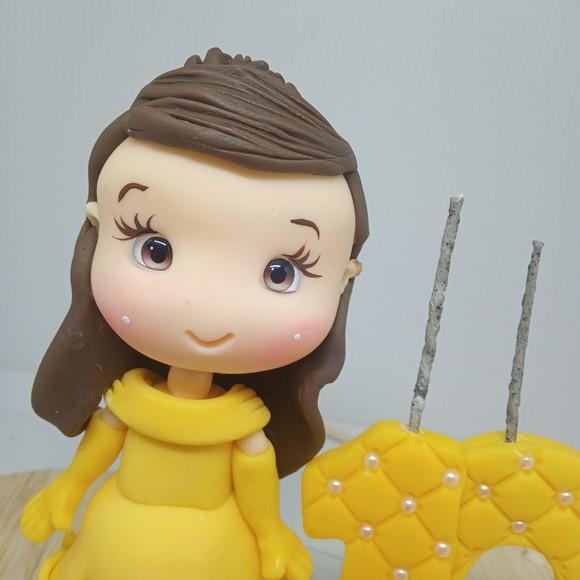 Topo de Bolo Princesa de Vestido Amarelo com Vela e Nome