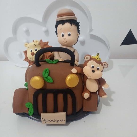 Topo de Bolo Safari Menino no Jipe