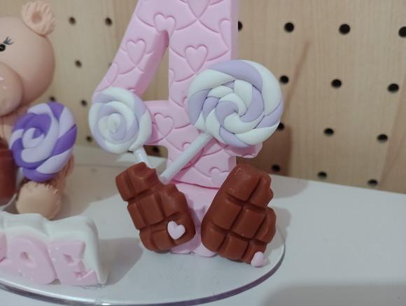 Topo de Bolo Urso de Pelúcia e Doces de Biscuit