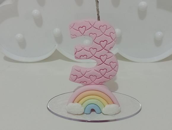 Vela Arco-íris de Biscuit Decorada com Corações