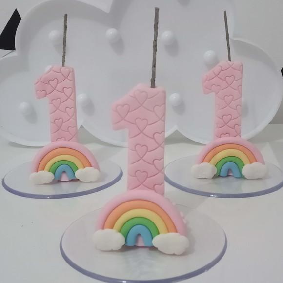 Vela Arco-íris de Biscuit Decorada com Corações