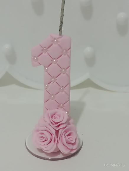 Vela de Biscuit Decorada com Mini Pérolas