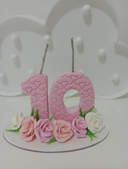 Vela Decorada com Rosas de Biscuit