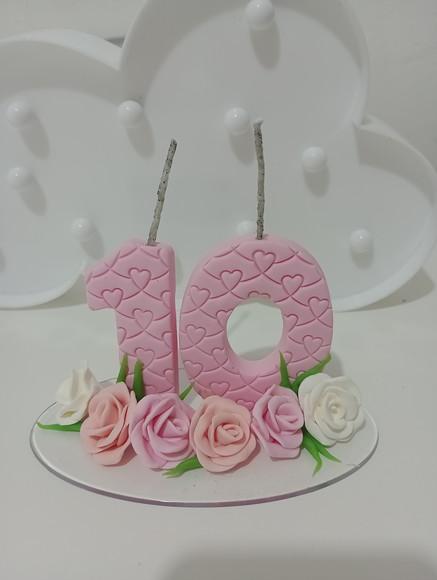 Vela Decorada com Rosas de Biscuit