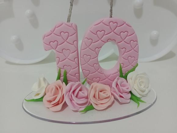 Vela Decorada com Rosas de Biscuit