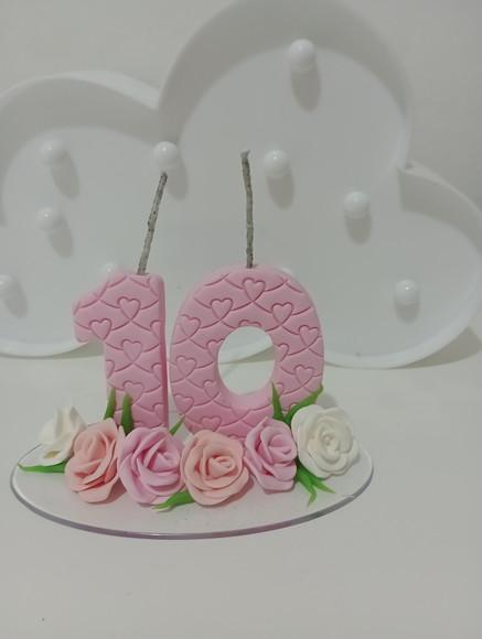 Vela Decorada com Rosas de Biscuit
