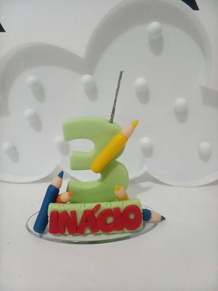 Vela Decorada com Tema Lápis de Biscuit para Festa Infantil