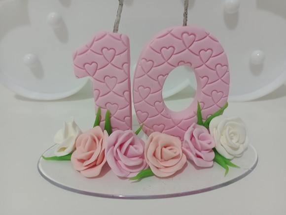 Vela Decorada com Rosas de Biscuit