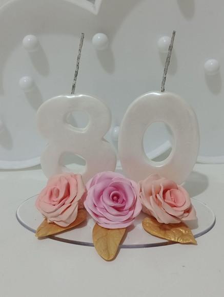 Vela Decorada com Rosas de Biscuit