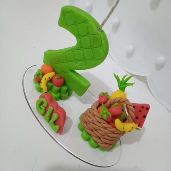 Vela Frutinhas com Cesta de Frutas e Nome de Biscuit