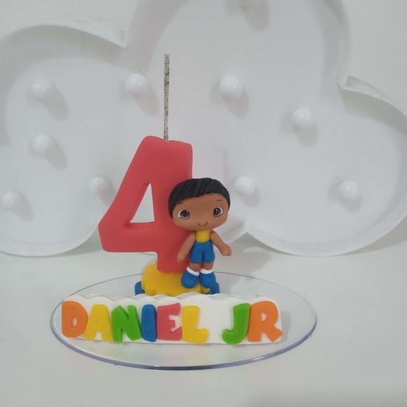 Vela Menino com Nome Tema Neutro de Biscuit