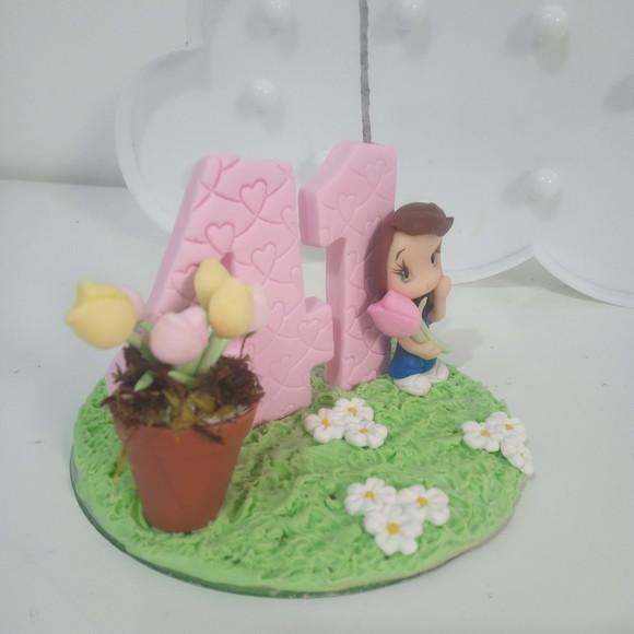 Vela Personalizada com Vaso de Tulipas e Boneca Festa Adulto