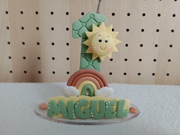 Vela Primeira Volta ao Sol com Arco-íris Boho de Biscuit
