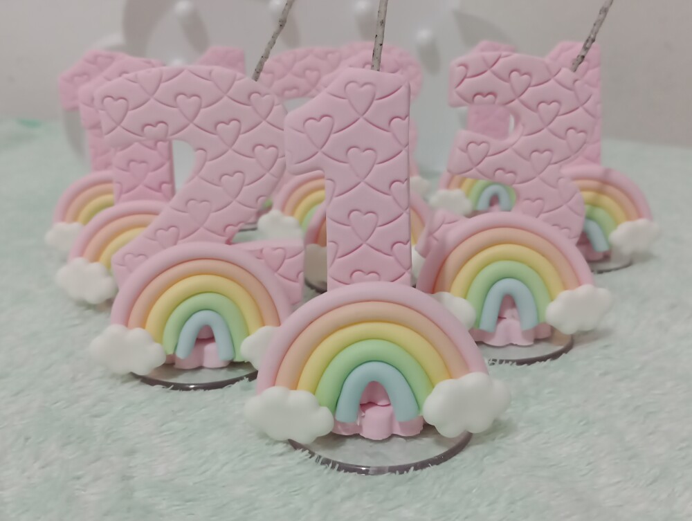 Vela Arco-íris de Biscuit Decorada com Corações