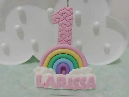 Vela arco-íris de biscuit com nome