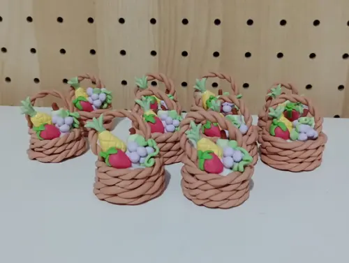 Aplique Cestinha de Frutas de Biscuit para Lembrancinhas