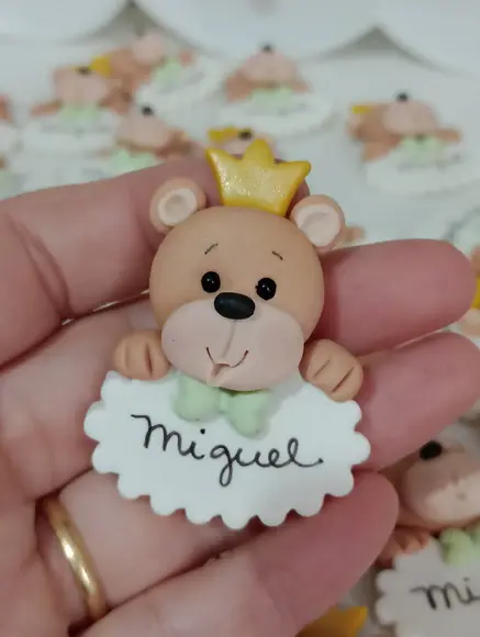 Aplique Chá de Bebê Uirsinho com Coroa de Biscuit