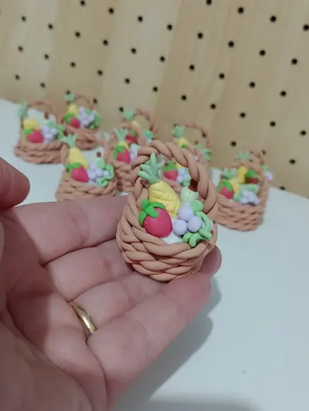 Aplique Cestinha de Frutas de Biscuit para Lembrancinhas