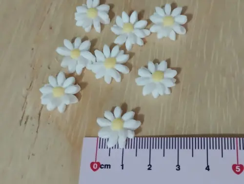Aplique Mini Margarida de Biscuit com Vinte Peças