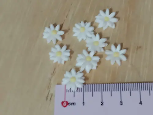 Aplique Mini Margarida de Biscuit Trinta Peças