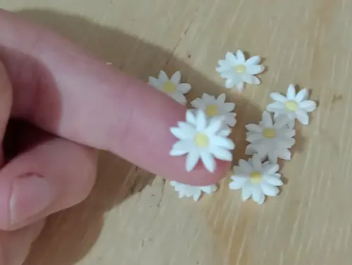 Aplique Mini Margarida de Biscuit Trinta Peças