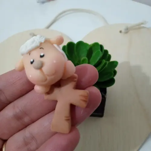 Aplique Ovelha com Cruz de Biscuit para Lembrancinhas
