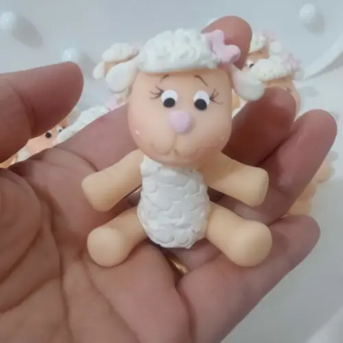 Aplique Ovelha Sentadinha com Lacinho para Lembrancinhas