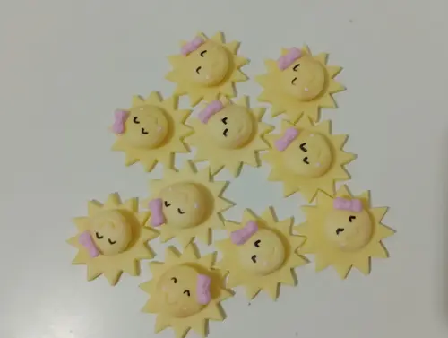 Aplique Solzinho de Biscuit para Lembrancinhas com Dez