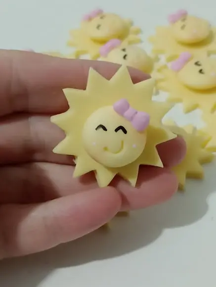 Aplique Solzinho de Biscuit para Lembrancinhas com Dez
