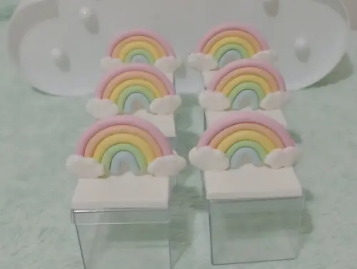 Arco-íris de Biscuit na Caixinha Acrílica Dez Peças