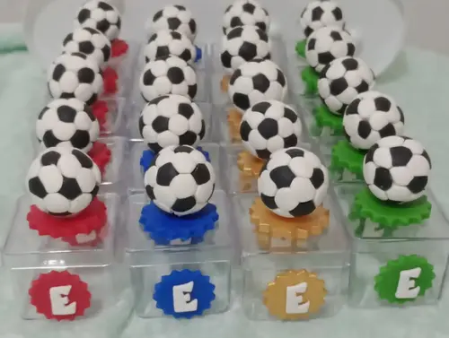 Caixinha de Acrílico com Bola de Futebol Biscuit com Letra