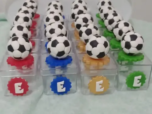 Caixinha de Acrílico com Bola de Futebol Biscuit com Letra
