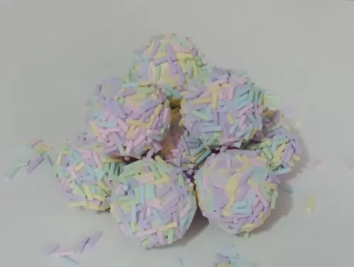 Brigadeiro Decorativo de Biscuit Tamanho Real