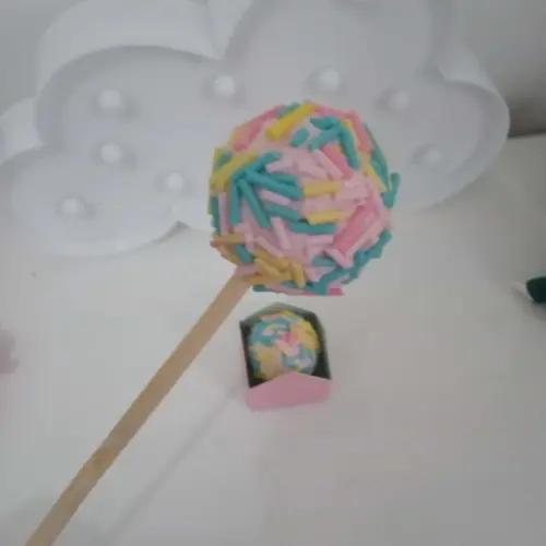 Brigadeiro de Biscuit no Palito