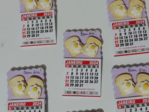 Calendário 2026 Torrada com Ovo Frito de Biscuit