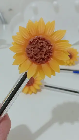 Caneta Decorada com Girassol de Biscuit para Lembrancinhas