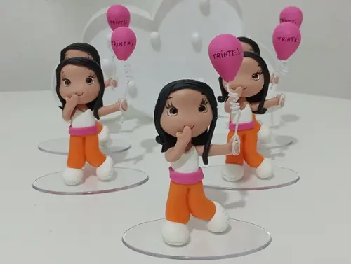 Centro de Mesa Menina com Balão Trintei de Biscuit