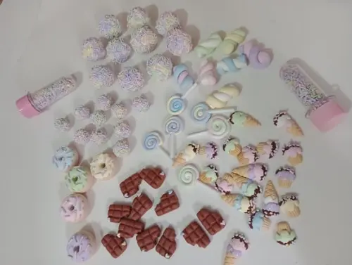 Kit Festa Doces de Biscuit Candy Color Quarenta e Duas Peças