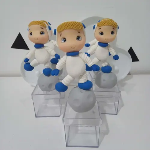 Lembrancinha Astronauta Lua Biscuit na Caixinha de Acrílico