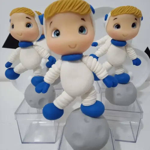 Lembrancinha Astronauta Lua Biscuit na Caixinha de Acrílico
