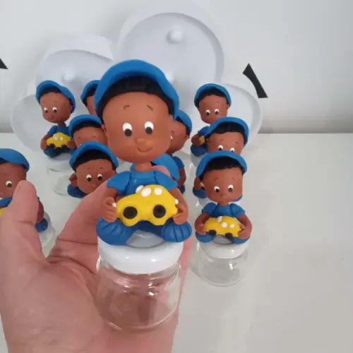Lembrancinha Biscuit Menino com Carrinho no Mini Potinho
